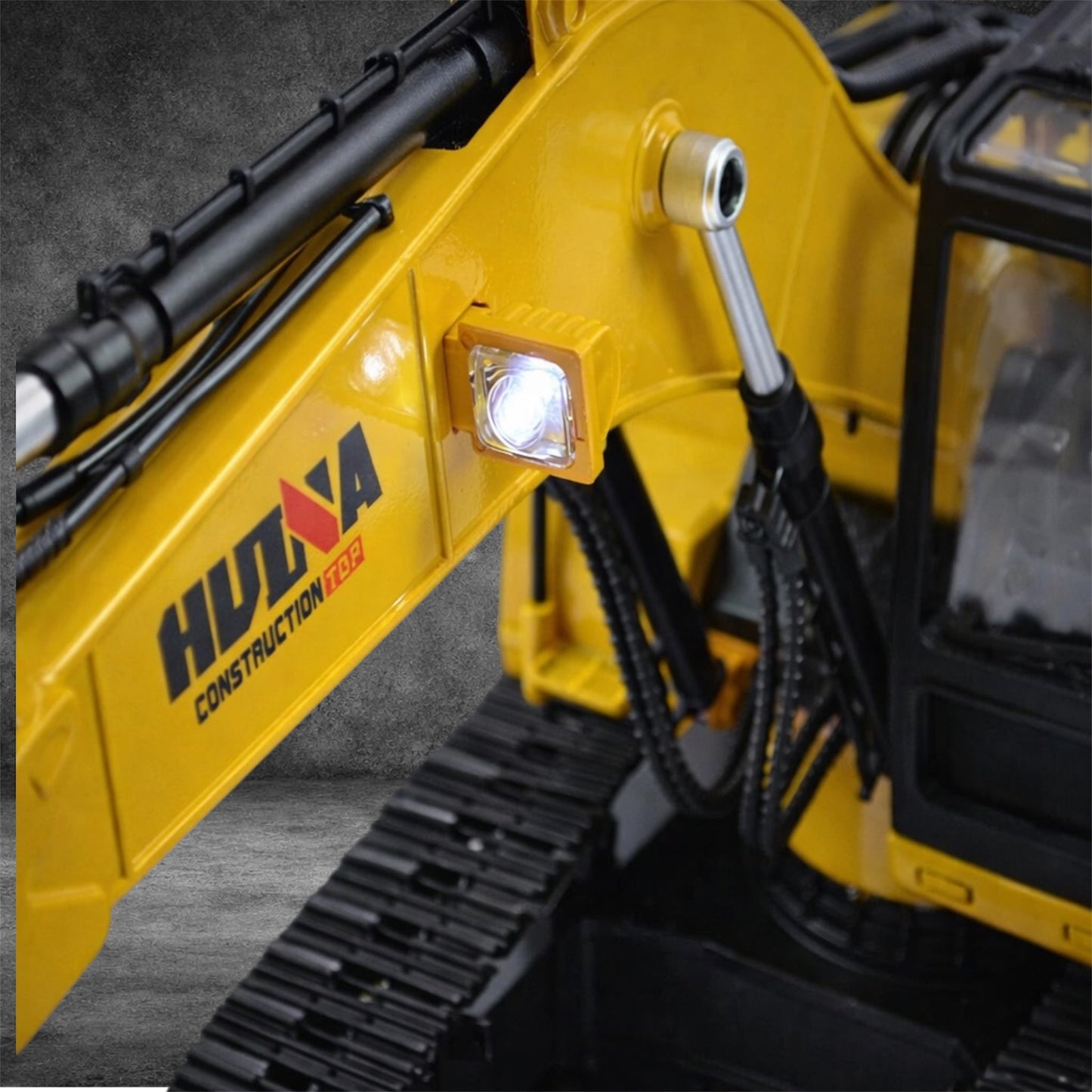 Huina 1583 New 22 Channel Alloy Remote Control Car | Realistic Excavator